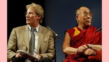 Richard Gere participa de seminário com dalai lama na Índia