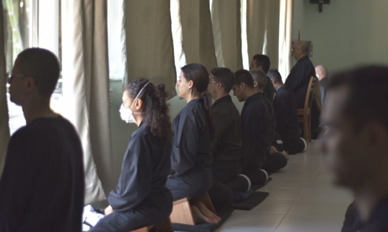 Zazen e corpo | Monge Kōmyō